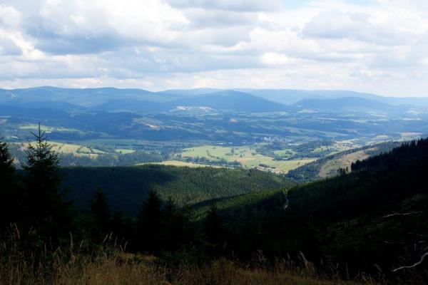 Pohled na Rychlebské hory a Jeseníky