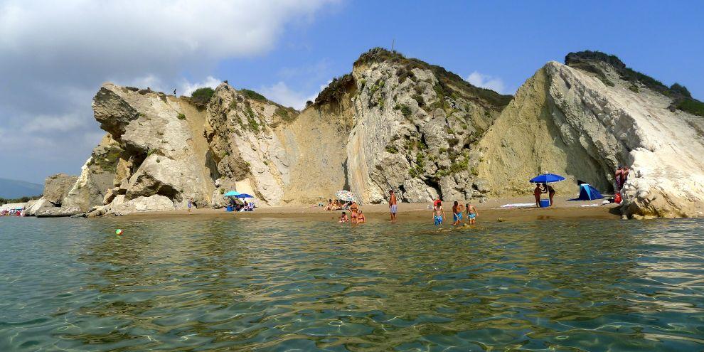 Pod útesem