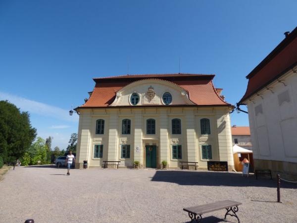 Přilehlé stavby