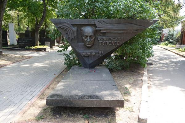 Novoděvičí hřbitov