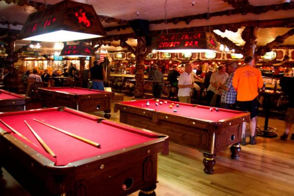 Bar bez kulečníků to by nebyl bar