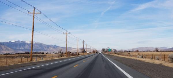 Po highway 395 okolo jezer