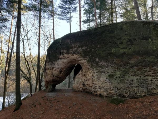 Skalní brána naproti Pařezu
