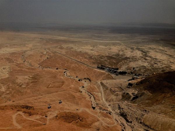 Pohled z pevnosti Masada na Mrtvé moře