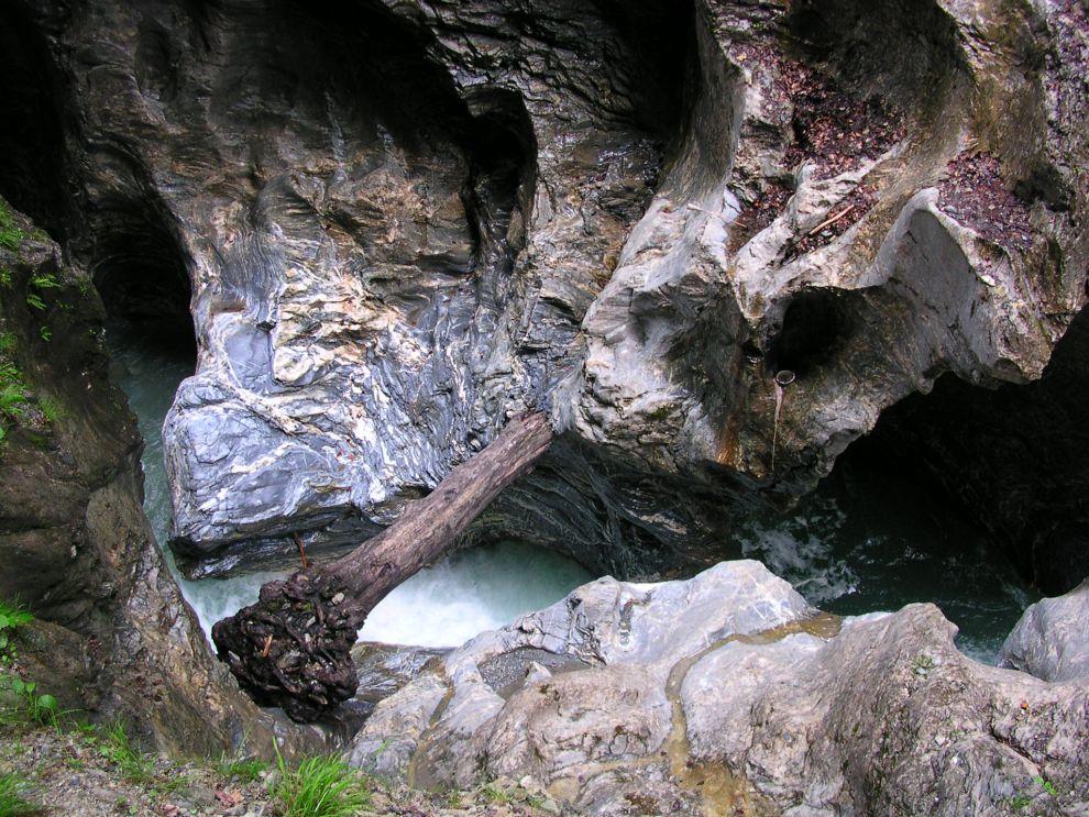 Obří hrnce