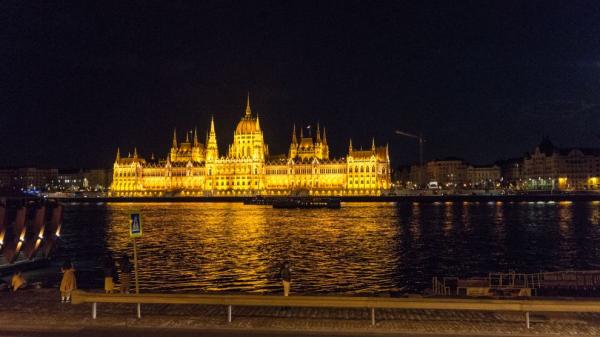 Nočný Parlament