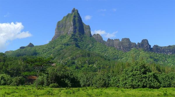 Mount Mouaroa (880m n. m.)