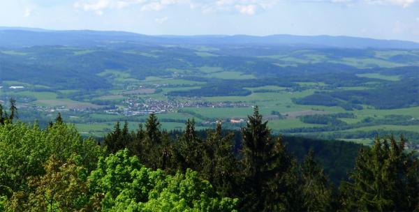 Výhled na Šumavu a někdy až na Alpy