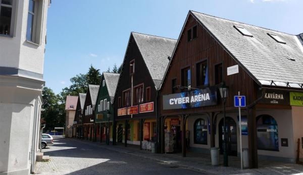 Zámecká ulice ve Vrchlabí