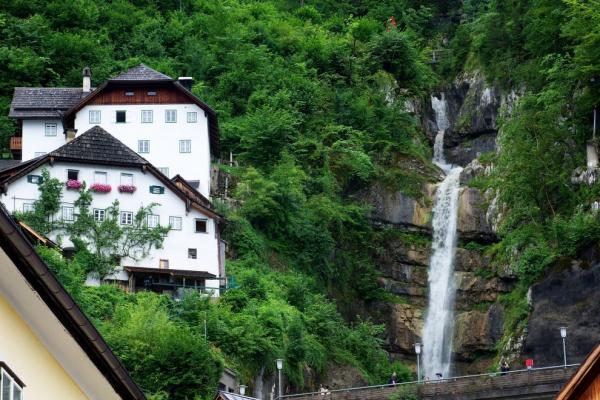 Vodopád nad Hallstattem