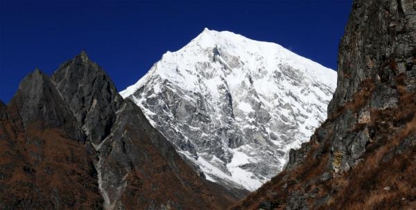 Výhled na Langtang Lirung (7 227m n. m.)