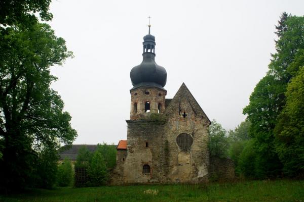 Augustiniánský klášter v Pivoni
