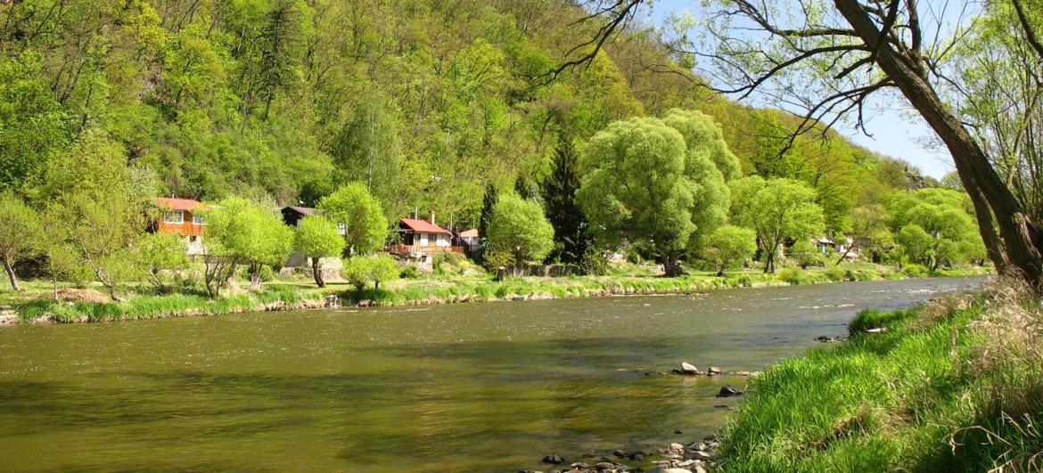 Nejkrásnější výlety Dolního Posázaví: Počasí a sezóna