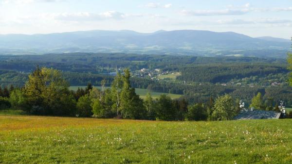 Výhled na Krkonoše ze Zvičiny