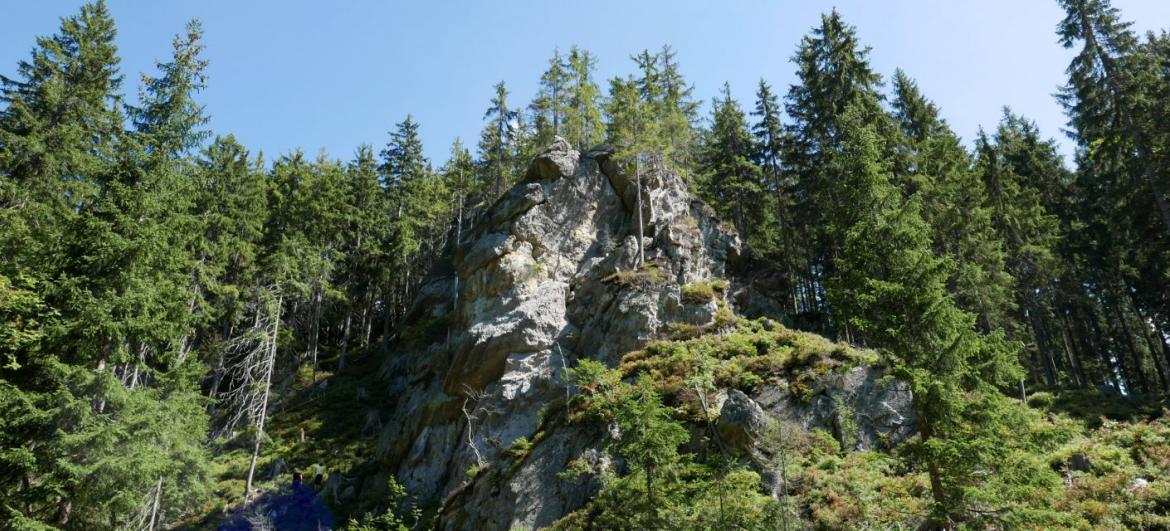 Hranostají skála: Počasí a sezóna