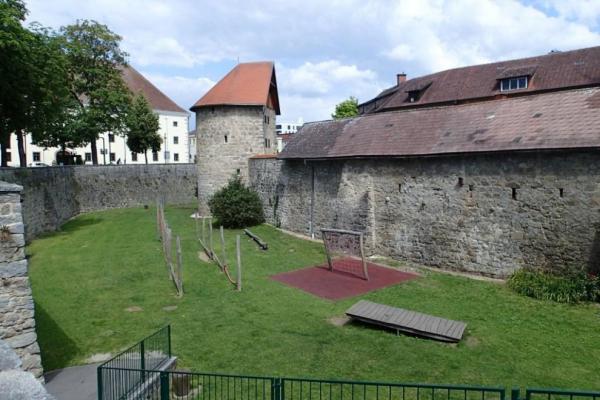 Městské hradby a obranný příkop