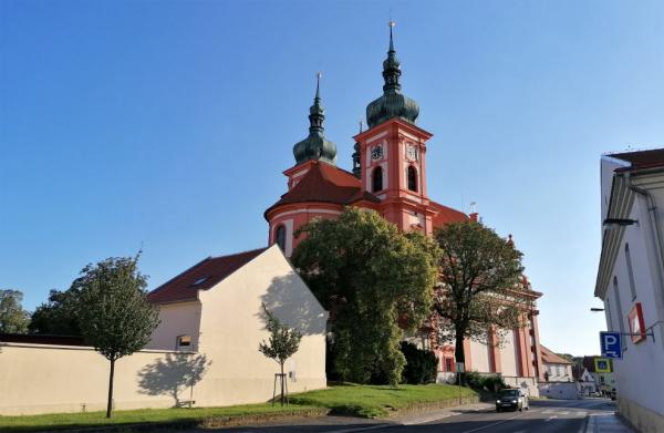 Pohled na kostel Nanebevzetí Panny Marie