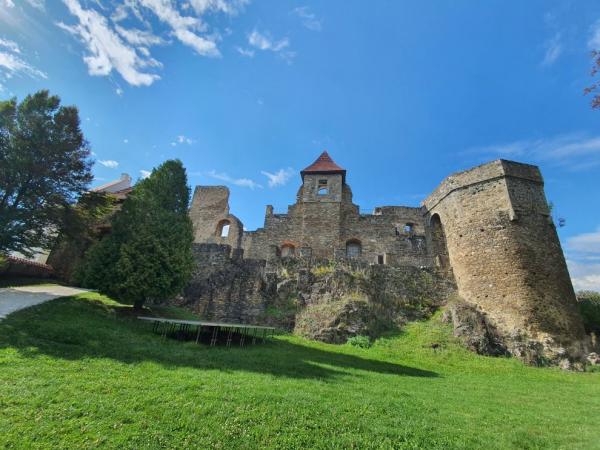 Hrad a zámek Klenová