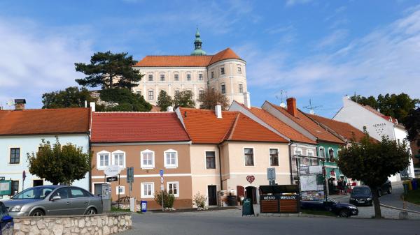 Parkoviště Mikulov - u České spořitelny