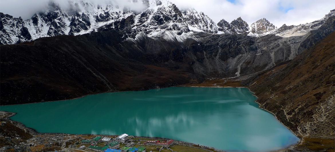 Jezero Dudh Pokhari v Gokyu