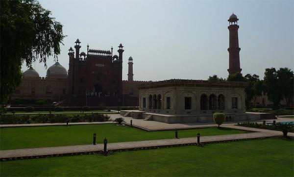 Hazuri Bagh Baradari