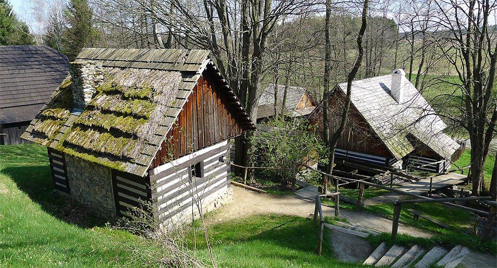 Sestup k řece Chrudimce
