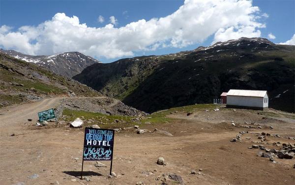 "Hotel" Deosai Top