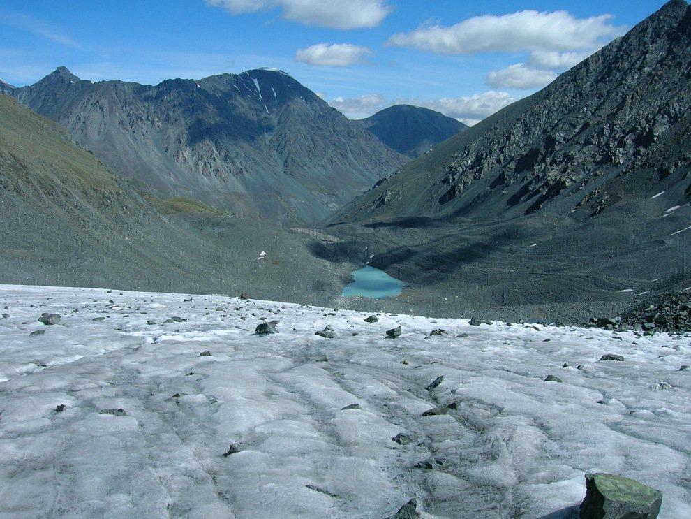Jezero v údolí