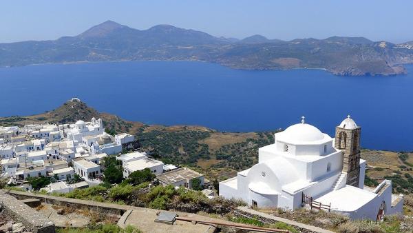 Nad kostelem Panagia Thalassitra
