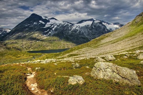 Vrchol Alnestinden (1665 m.n.m.)