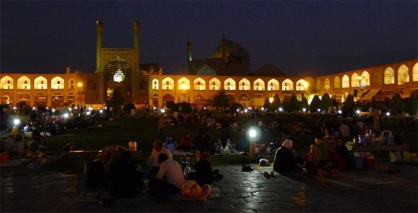 Noční život na Naqsh-e Jahan