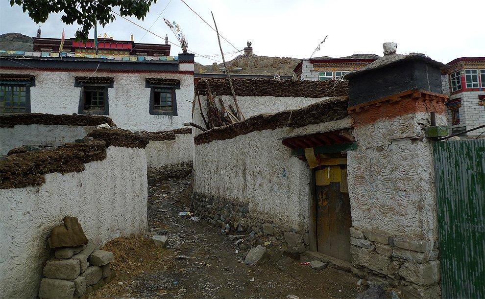 Tibetan village near Bainang
