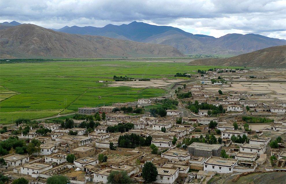 Above the valley of Nyang