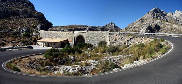 Road bridge near Mirador Corbata