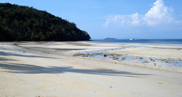 Low tide at Moo Dee