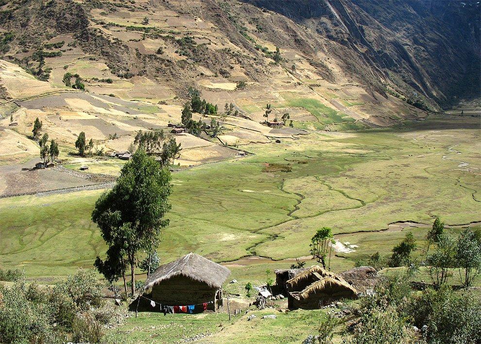 Life in the valley Jancapampa
