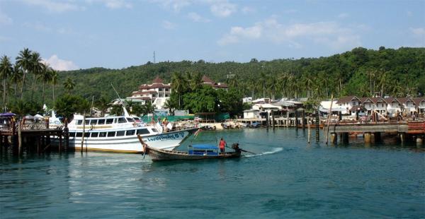 Port in the bay of Ton Sai