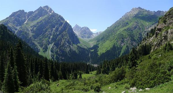 Protilehlé údolí