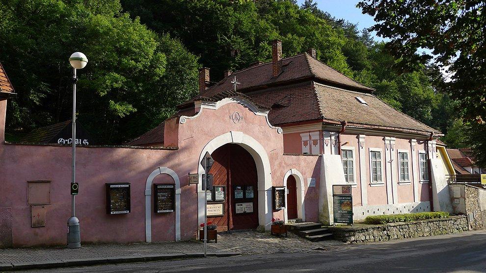 V městečku Karlštejn