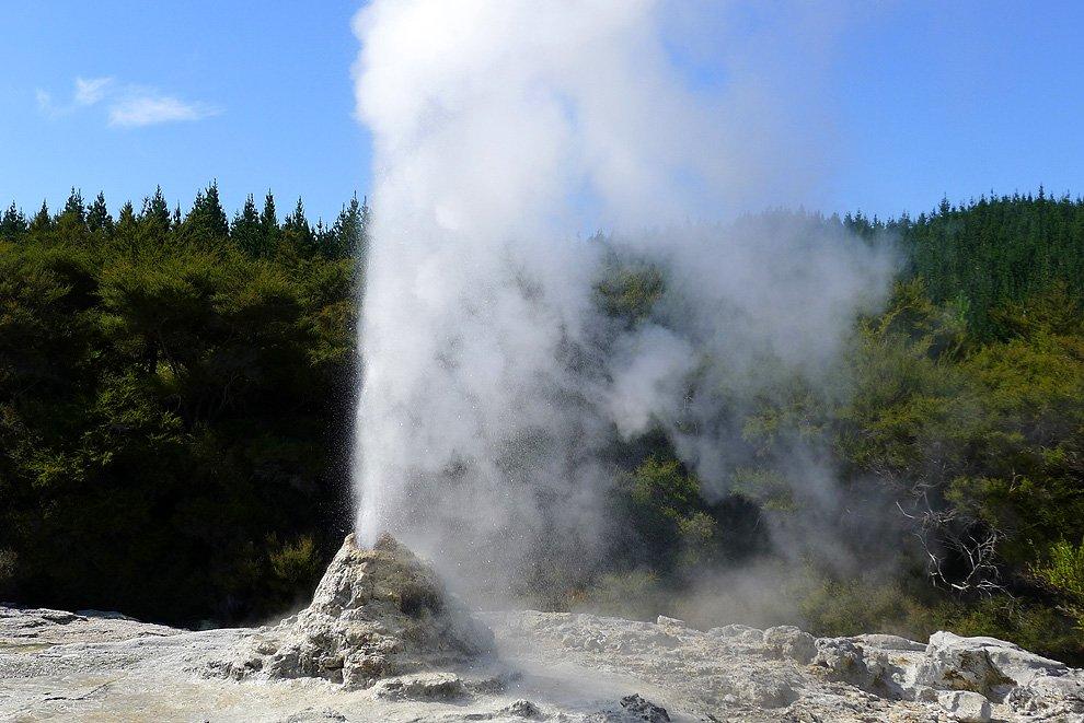 Erupce gejzíru Lady Knox