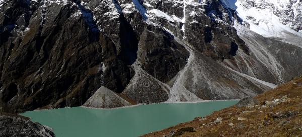 Jezero Chola Tsho