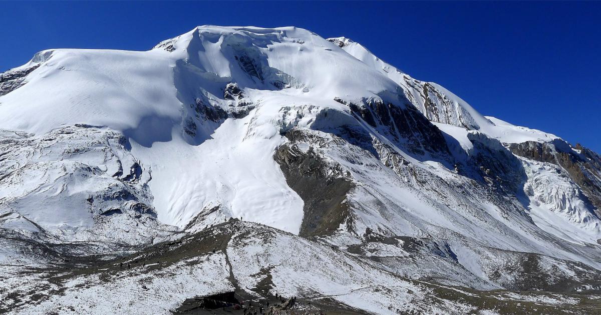 Hike across Thorong la pass Long trek from Manang to Mustang