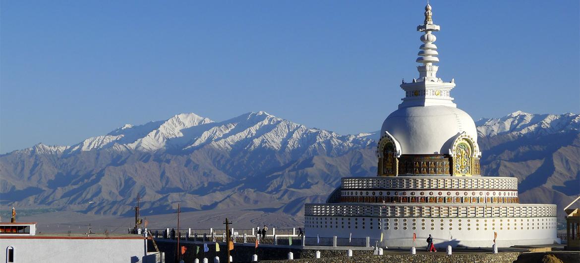 Walk to Shanti Stupa