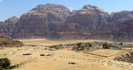Procházka okolo městečka Wadi Rum
