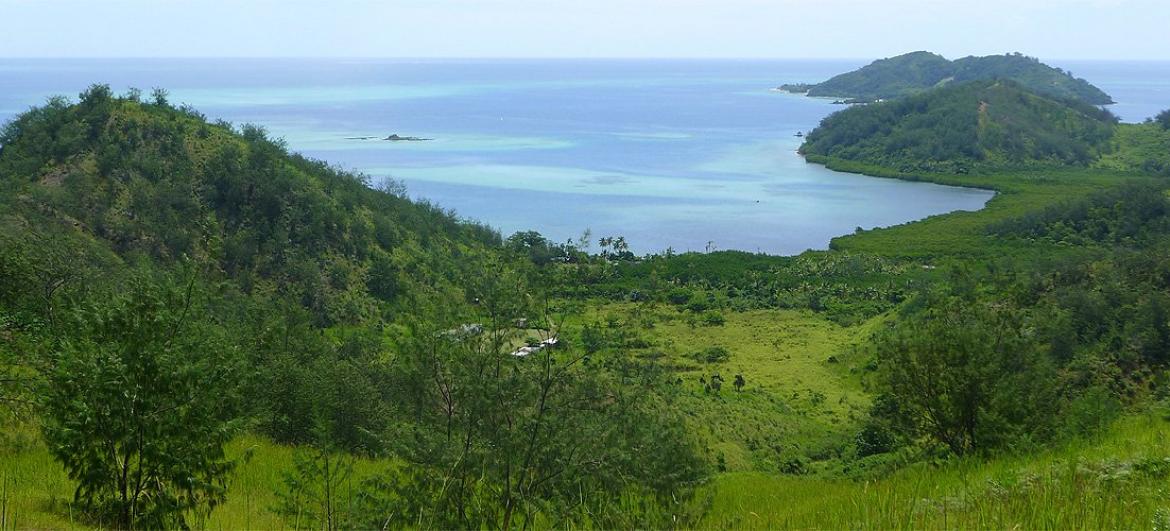 Hike through hinterland of Malolo