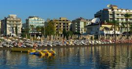 Beach and promenade in Marmaris